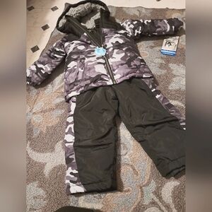Snow Suit T3 NWT.
